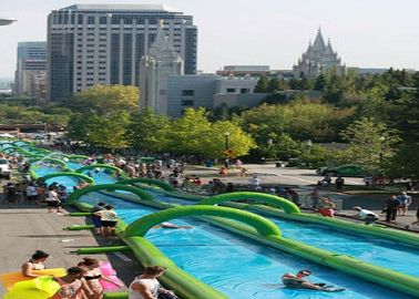 Lustige riesige aufblasbare Wasserrutsche-dauerhafte PVC-Werbung des Grün-300m lang