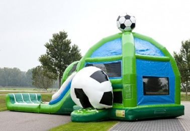 Erstaunlicher Fußball-aufblasbares springendes Schloss kombiniert mit Wasserrutschen