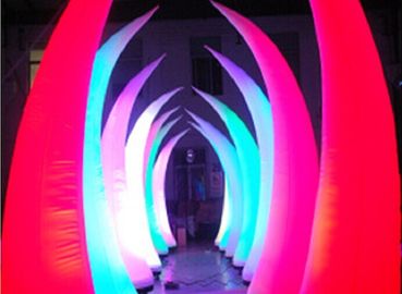 Schöne Brücke führte aufblasbare Beleuchtungs-Stoßzahn-Art für romantische Partei