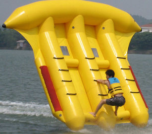 Gelb 0.9mm aufblasbare Fliegen-Fisch-aufblasbares Spielzeug-Boot PVCs für Wasser-Spiel