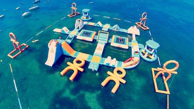 Riesiger erwachsener riesiger blauer aufblasbarer Sportpark für Wake Island, Wassersportausrüstung für Ozean