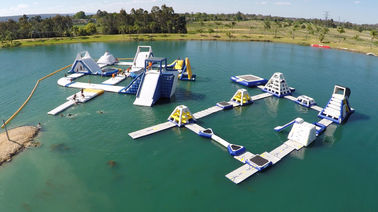 Blaue Hindernislauf-Wasser-Spiel-aufblasbarer Aqua-Park für Luxus-Resort