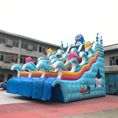 Feuerbeständige Planen-aufblasbare Wasserrutsche für den Schulclub, der Mitte spielt