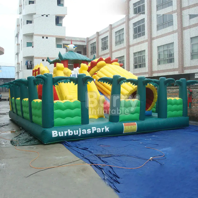 Tragbarer aufblasbarer Welt-Vergnügungspark, kundenspezifischer aufblasbarer Kinder-Luftspielplatz im Freien