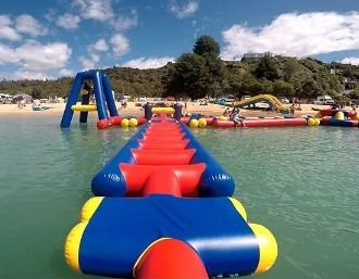 Aufblasbare Wasserparks auf der Rieseneinland aufblasbare schwimmende Wasserrutschen UV-feste