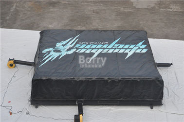 Schwarzer aufblasbarer Sprungs-Luftsack für das Ski fahren, aufblasbare springende Auflagen-Größe 5.1x6.1x1.4M