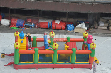 Plato PVC-Planen-aufblasbarer Kleinkind-Spielplatz/aufblasbare Spaß-Stadt