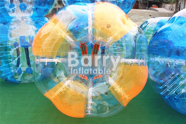 Mensch sortierter bunter Hamster-Blasen-Fußball für Fußball