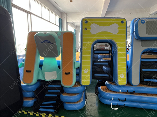 Maßgeschneiderte aufblasbare Hundewasserrampe Dock schwimmende Ausfahrtrampe für Wassersport
