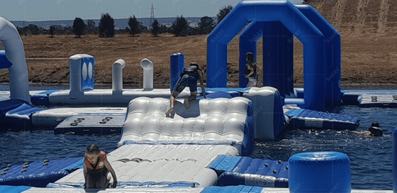 Spannender und vielseitiger aufblasbarer schwimmender Wasserpark 2 Jahre Garantie