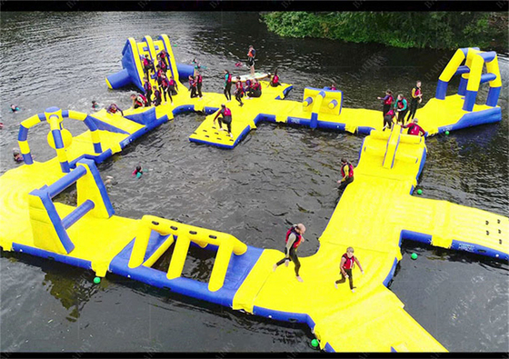 PVC-Wasserpark am See, bestimmt nach Größe für Gruppenaktivitäten und Spaß