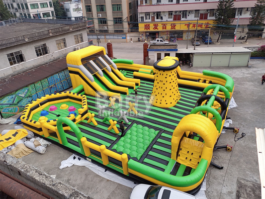 Riesiger Outdoor-Wasser Trocken aufblasbarer Freizeitpark National Indoor Big Bounce House mit Wipe Out Spiel Rutsche Klettern Wand