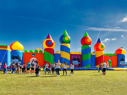 Der größte aufblasbare Themenpark der Welt kommt nach Australien: Big Bouncer Playground