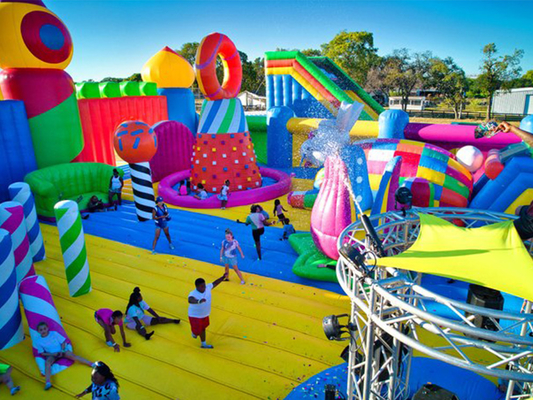 Der größte aufblasbare Themenpark der Welt kommt nach Australien: Big Bouncer Playground