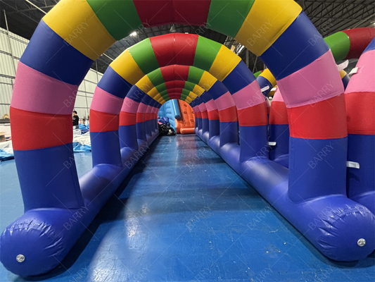 Aufblasbarer Wasserspritz-Tunnel für Sommerveranstaltungen