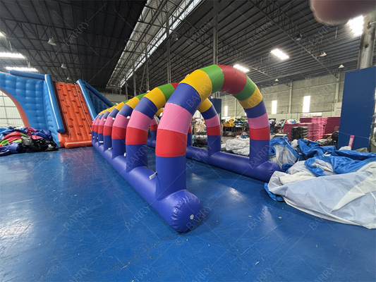 Aufblasbarer Wasserspritz-Tunnel für Sommerveranstaltungen