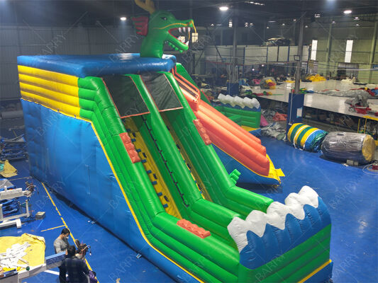 Kommerzieller aufblasbarer Drachen-Wasserpark, Wasserspielplatz mit mehreren Rutschen und großem Pool für Vergnügungsparks und Festivals