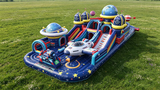 Violett-Sternenschiff-Themen riesiger aufblasbarer Spielplatz All-in-One-Raum-Abenteuer-Sprungpark mit Drei-Rutschen Kommerzielles PVC für verkehrsstarke Orte