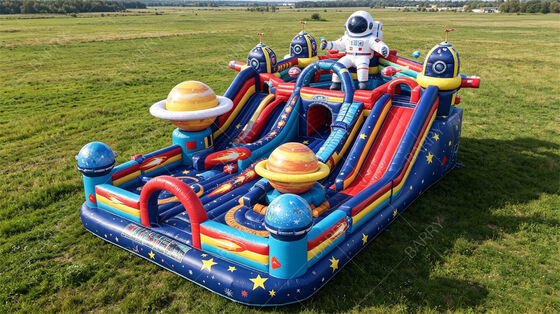 Violett-Sternenschiff-Themen riesiger aufblasbarer Spielplatz All-in-One-Raum-Abenteuer-Sprungpark mit Drei-Rutschen Kommerzielles PVC für verkehrsstarke Orte