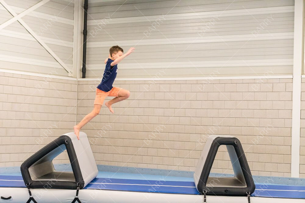 Custom Trampolin Park Air Track Kid Ninja Warrior Hinderniswettlauf Luft Hindernis Parkour