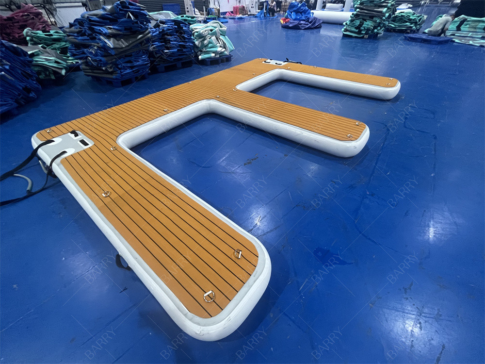 Hochwertige Anpassung aufblasbares Dock Deck E Form schwimmende Plattform Luft Pontoon aufblasbares Dock