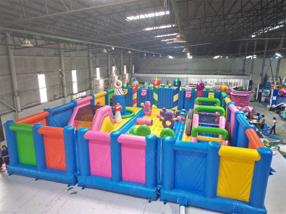Custom World'S Biggest Kids Indoor Bounce House Vergnügungspark Aufblasplatz