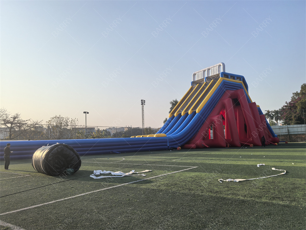 Kommerzielle Ausführung 65x18x15m Rote, kundenspezifische Abenteuer-Riesen-aufblasbare Wasserrutsche für Erwachsene