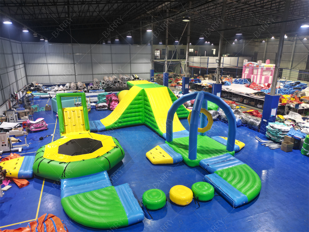 Wasserspielgeräte-Spiel Benutzerdefinierte Kommerzielle Outdoor Neue Grüne Aufblasbare Schwimmende Wasserpark Für Meer