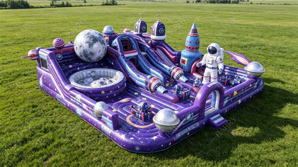Lila Galaxy Moon Base aufblasbarer Spielplatz | Weltraum-Hüpfburg in kommerzieller Qualität mit Rutschen, Mondgrube und Astronautenfunktionen | Für Vermietungsunternehmen und Festivals