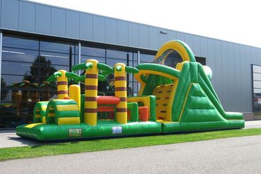 Plato PVC-Grün-Mietaufblasbarer Hindernislauf-Hinterhof-aufblasbare Spielgeräte im Freien
