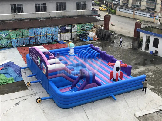Kundenspezifischer Planen-aufblasbarer Trampolin-Park Attraktive aufblasbare Spielplatz-Hüpfburg