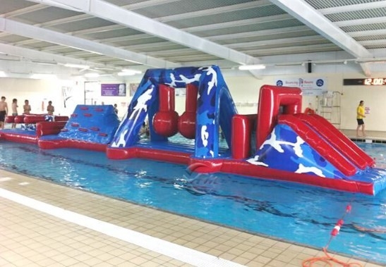 0,9 mm PVC-aufblasbarer Wasser-Hindernislauf, aufblasbare Spiele, schwimmende Hindernisse