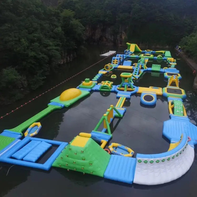 Aufblasbare schwimmende Insel Trampolin kundenspezifischer Sommer schwimmender Wasserpark