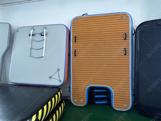 Maßgeschneiderte aufblasbare Hundewasserrampe Dock schwimmende Ausfahrtrampe für Wassersport