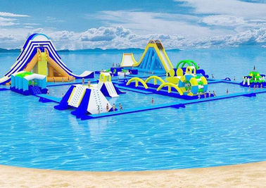 Sich hin- und herbewegender Spielwaren-aufblasbarer Wasser-Handelspark, riesiger Strand Waterpark für Erwachsenen
