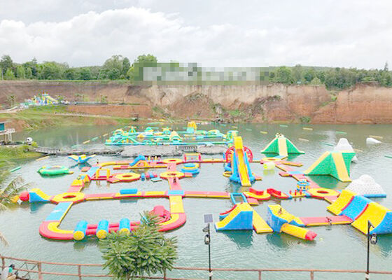 Freier kundengebundener See-Wasser-Spiel-aufblasbarer sich hin- und herbewegender Wasser-Spielplatz