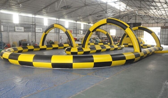 18x16x3m aufblasbarer Rennstrecke Zorb-Ball-Gokart, der Spiel-Hindernislauf läuft