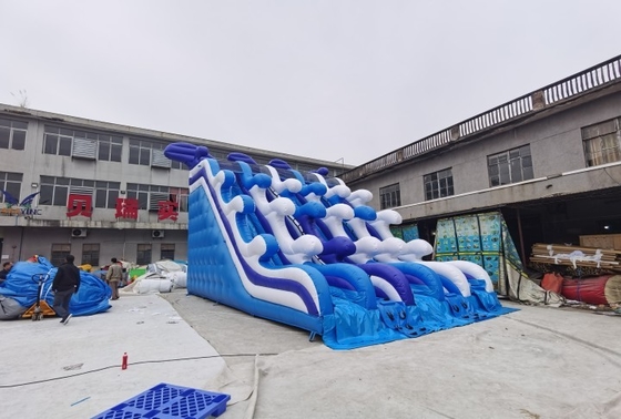 Kühle Wellen-im Freien aufblasbare Wasserrutsche 10mL*7mW*6mH fertigten besonders an